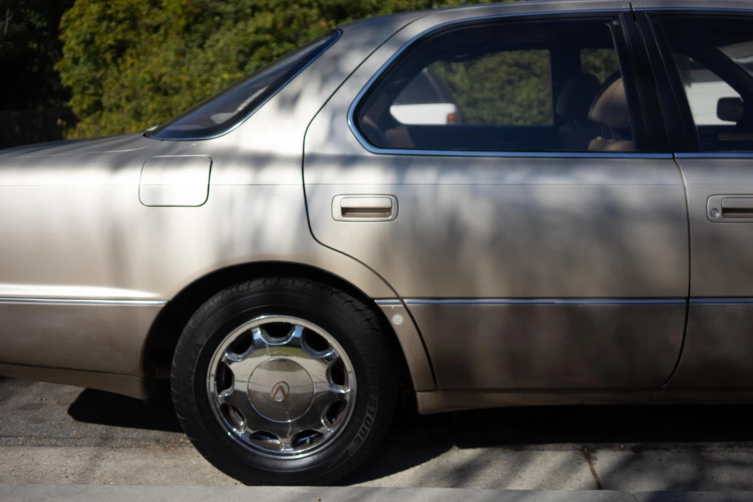 1993 Lexus LS 1st Gen - Image 19 of 28