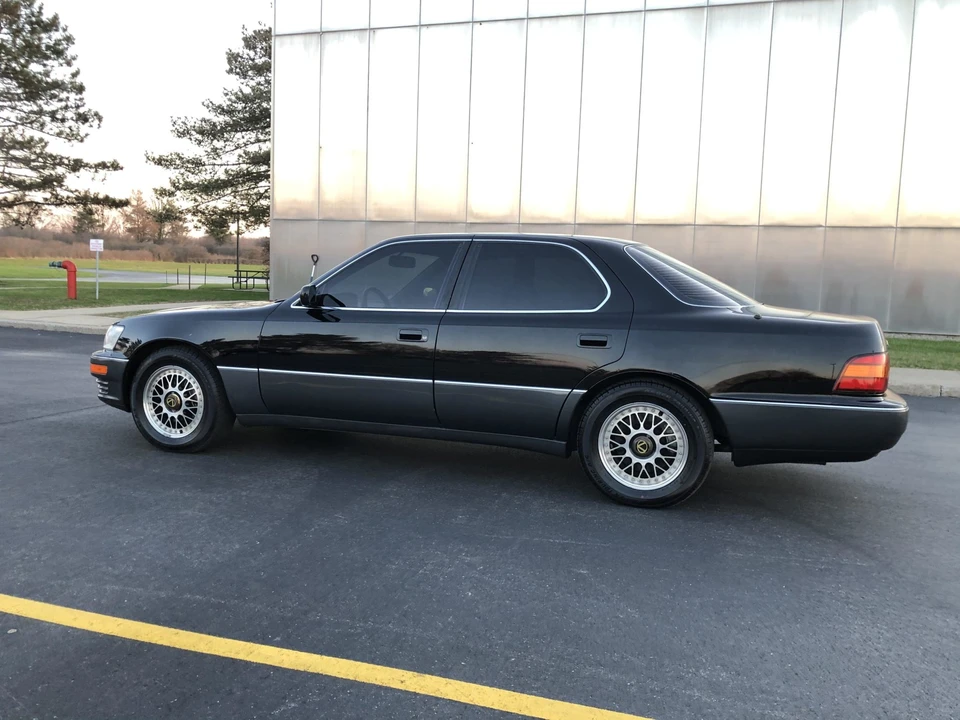 1993 Lexus LS 1st Gen - Image 18 of 31
