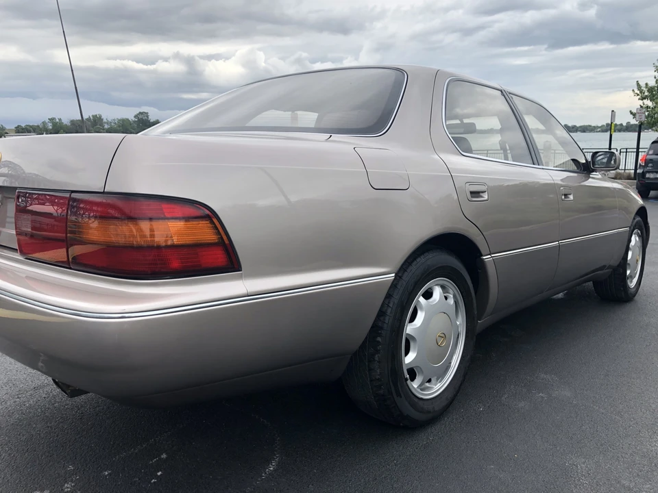 1993 Lexus LS 1st Gen - Image 19 of 31