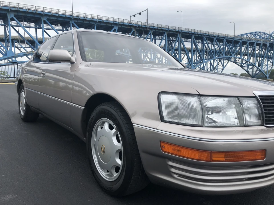1993 Lexus LS 1st Gen - Image 22 of 31