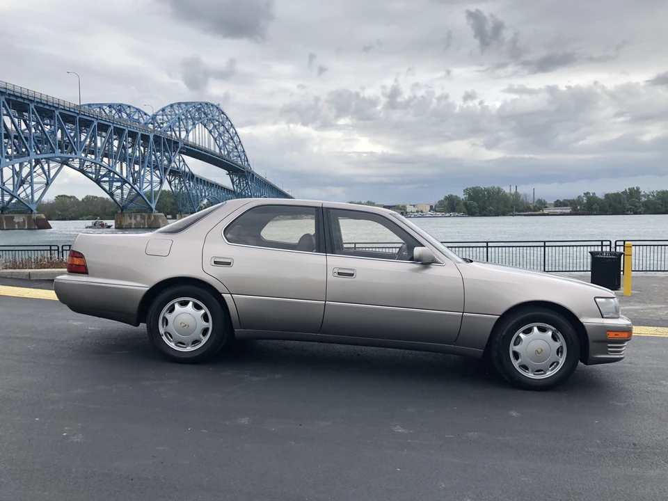 1993 Lexus LS 1st Gen - Image 21 of 31