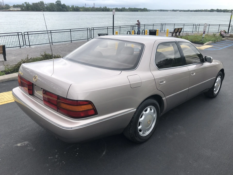 1993 Lexus LS 1st Gen - Image 18 of 31