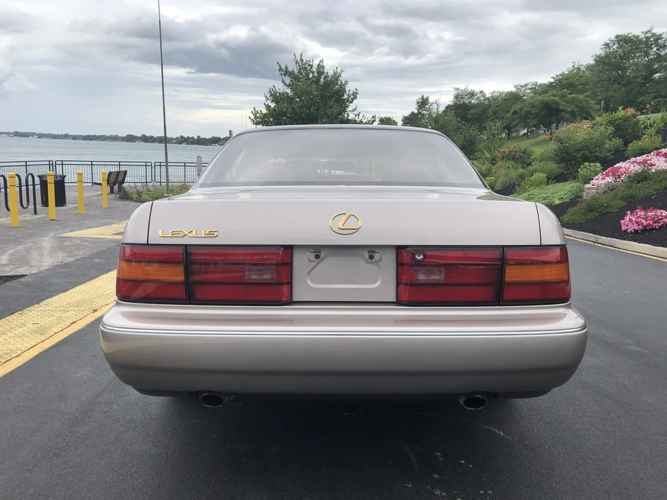 1993 Lexus LS 1st Gen - Image 16 of 31