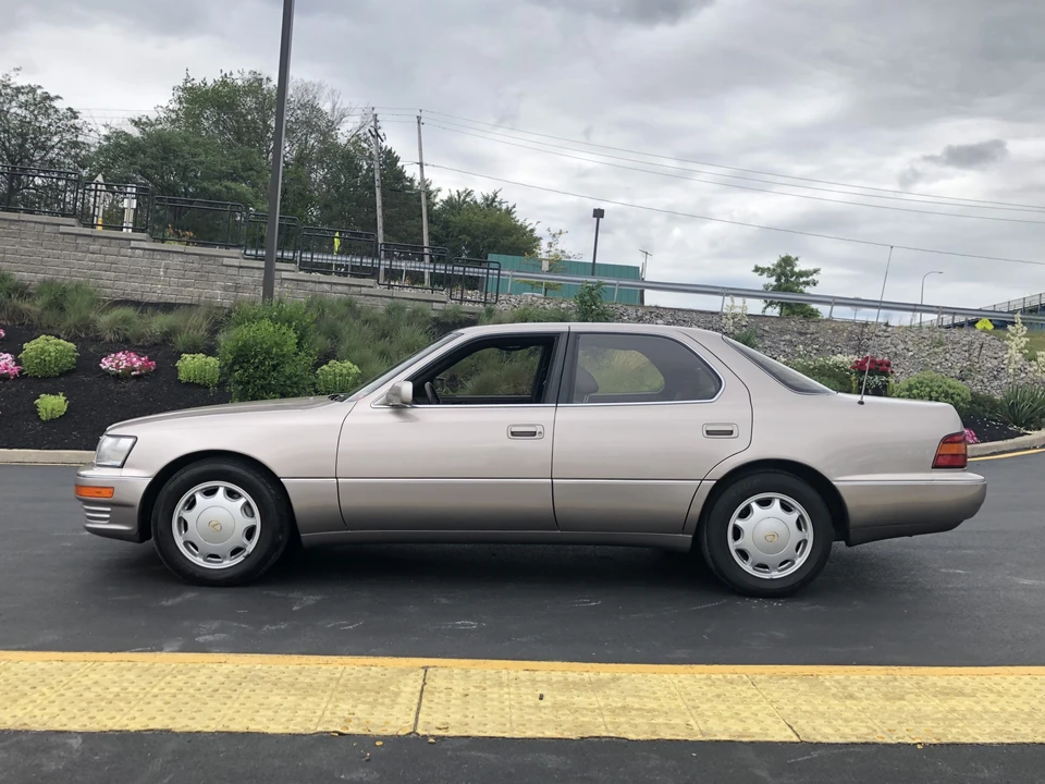 1993 Lexus LS 1st Gen - Image 12 of 31