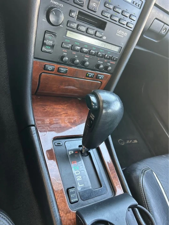 1993 Lexus LS 1st Gen - Image 19 of 20