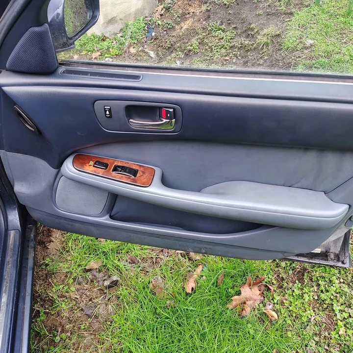 1993 Lexus LS 1st Gen - Image 5 of 10