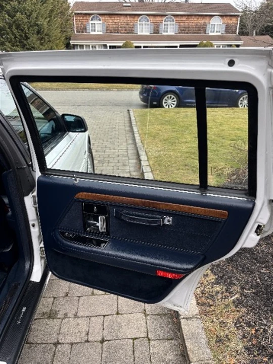 1993 Lincoln Continental 8th Gen - Image 12 of 15