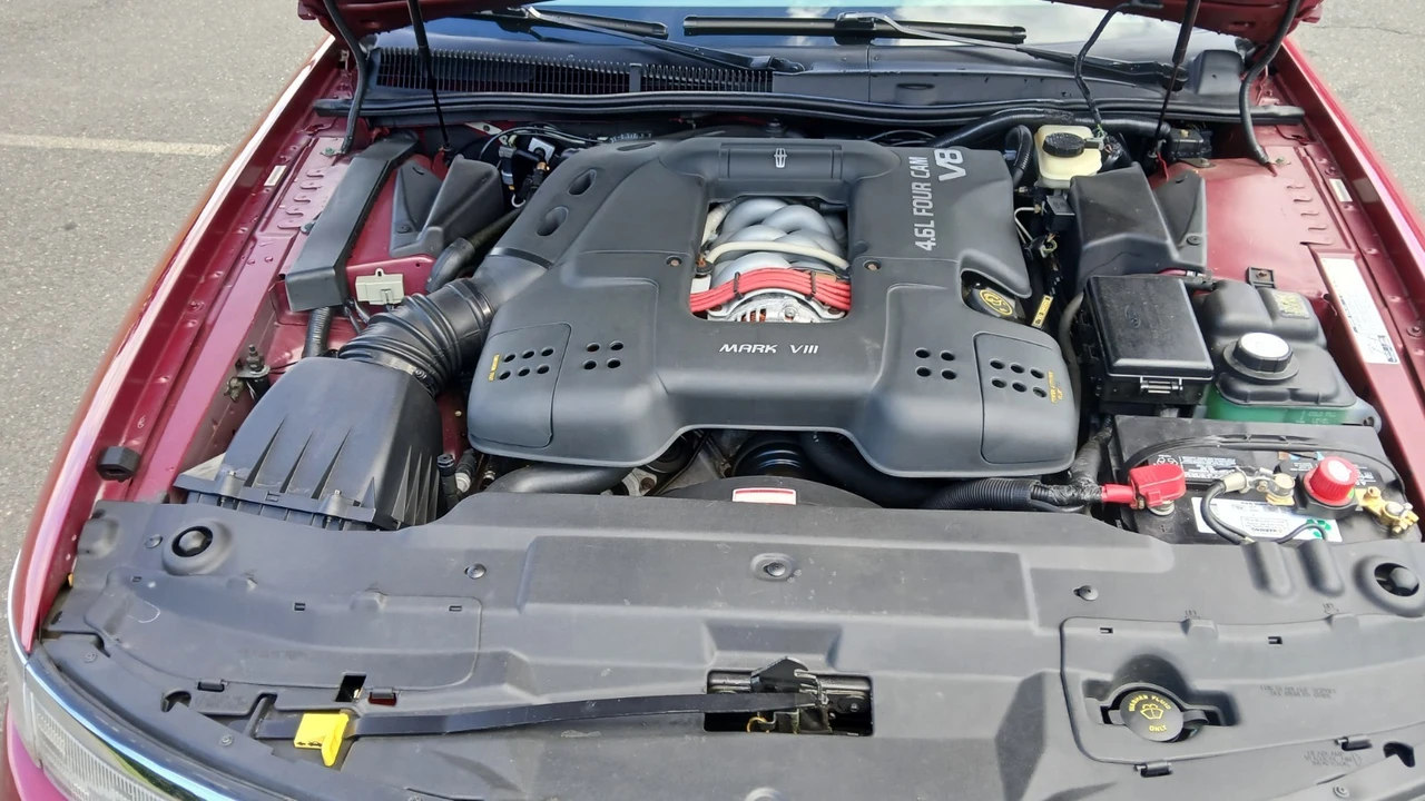 1993 Lincoln Continental Mark VIII - Image 13 of 14