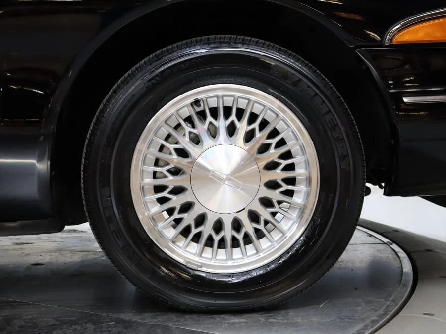 1993 Lincoln Continental Mark VIII - Image 9 of 31