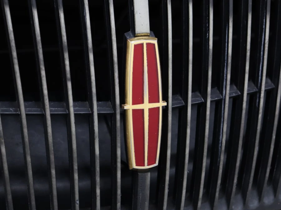 1993 Lincoln Continental Mark VIII - Image 14 of 31