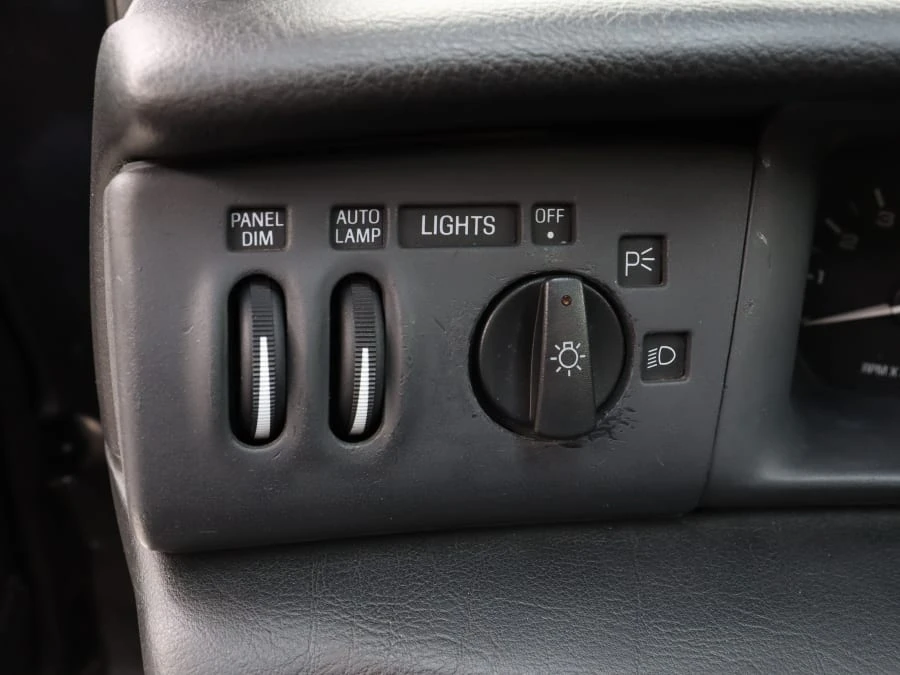 1993 Lincoln Continental Mark VIII - Image 30 of 31