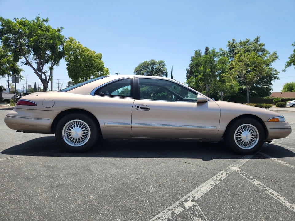 1993 Lincoln Continental Mark VIII - Image 10 of 31