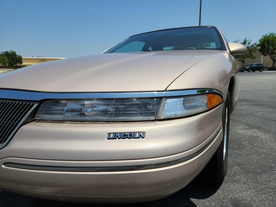 1993 Lincoln Continental Mark VIII - Image 12 of 31