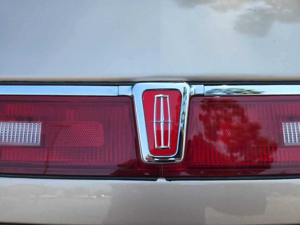1993 Lincoln Continental Mark VIII - Image 22 of 31