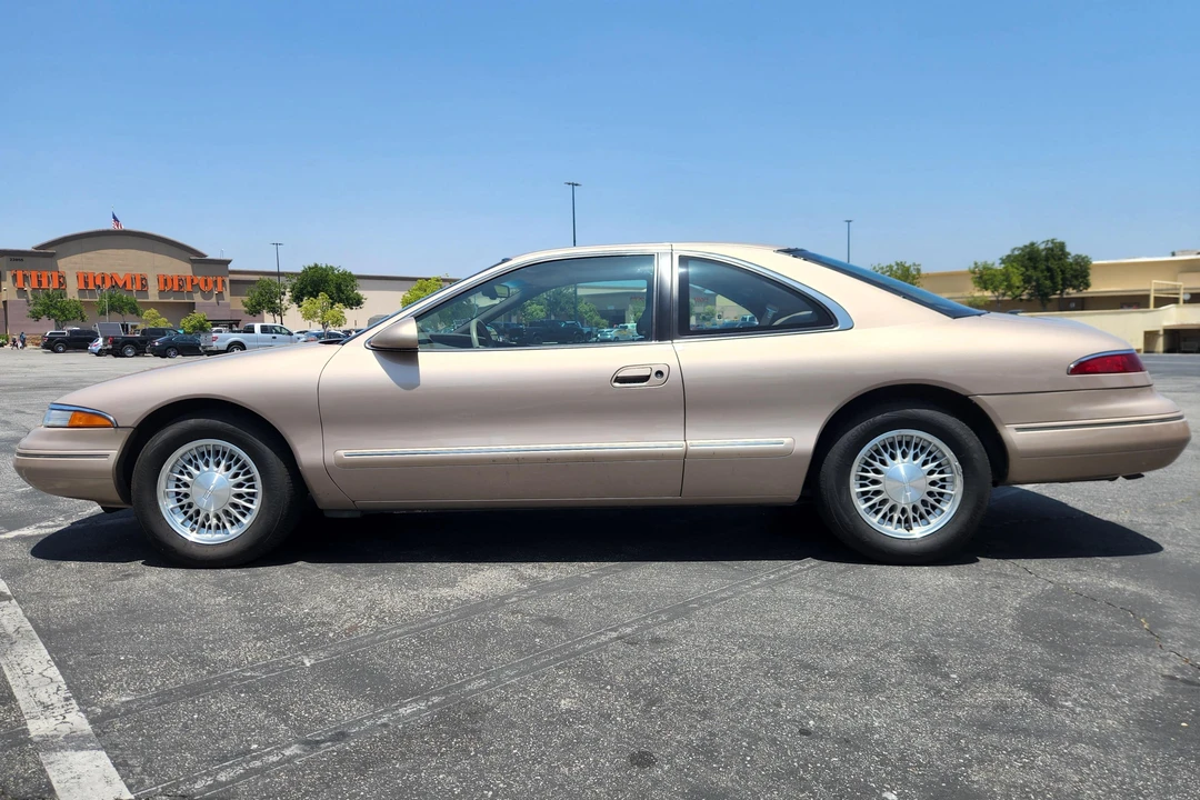1993 Lincoln Continental Mark VIII - Image 3 of 31