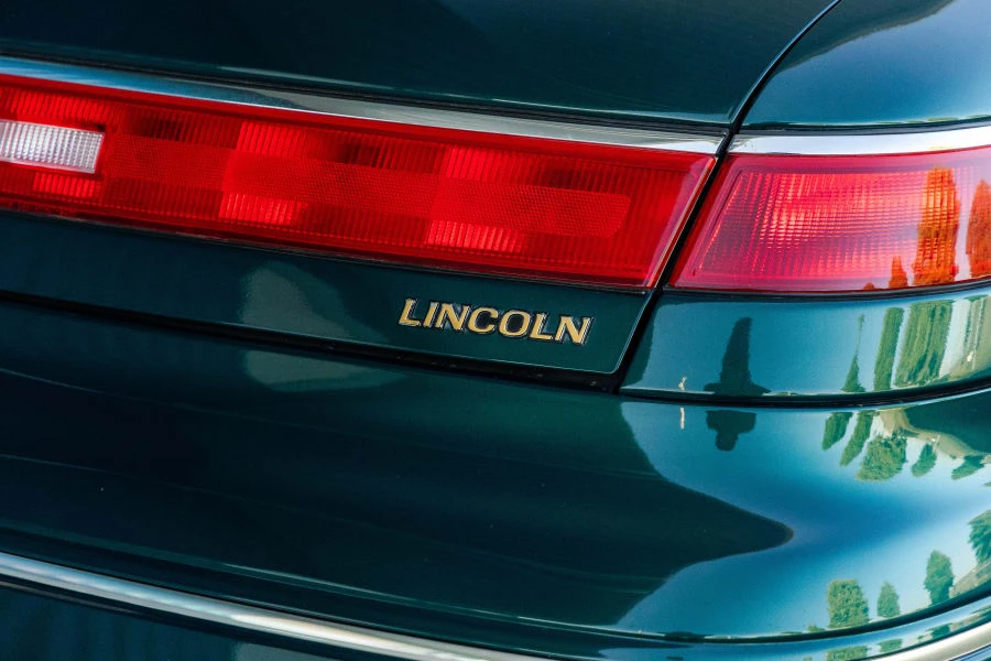 1993 Lincoln Continental Mark VIII - Image 11 of 20