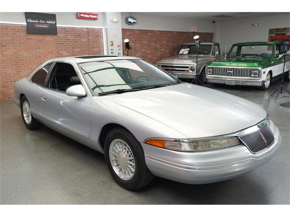 1993 Lincoln Continental Mark VIII - Image 8 of 31