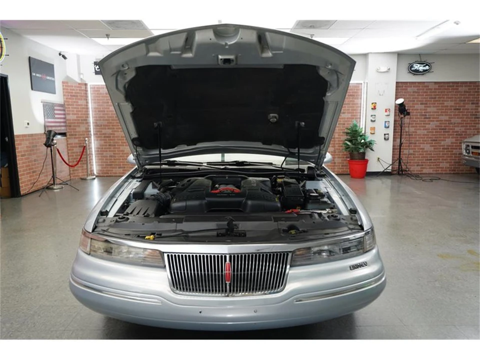 1993 Lincoln Continental Mark VIII - Image 10 of 31