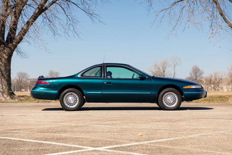 1993 Lincoln Continental Mark VIII - Image 2 of 24