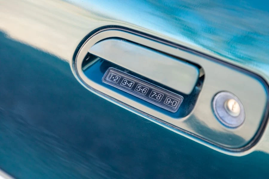 1993 Lincoln Continental Mark VIII - Image 9 of 24