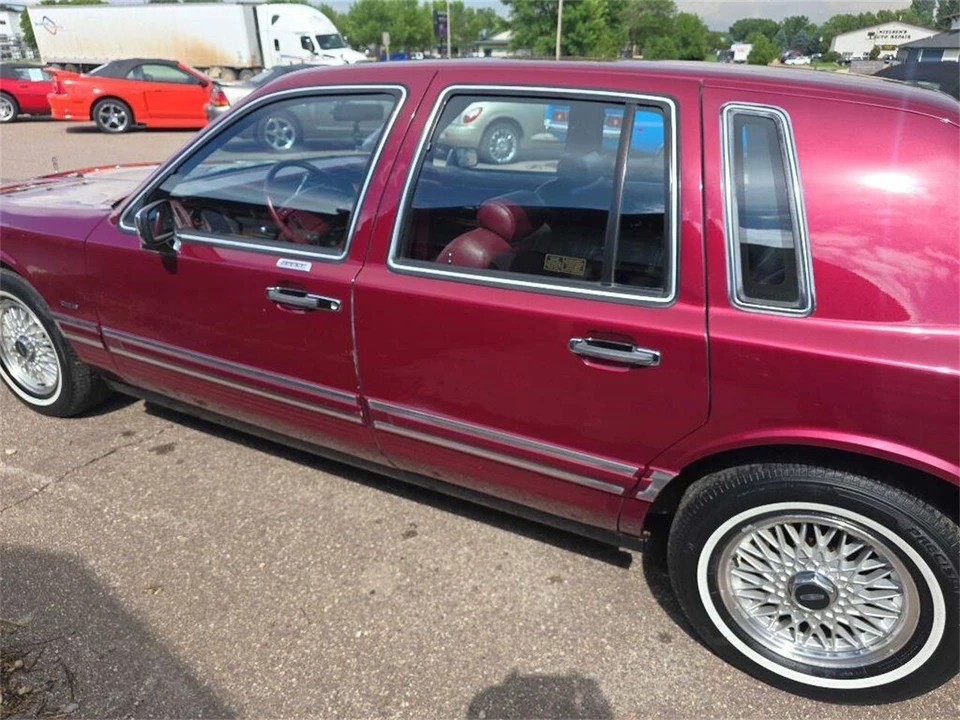 1993 Lincoln Town Car - Image 17 of 31