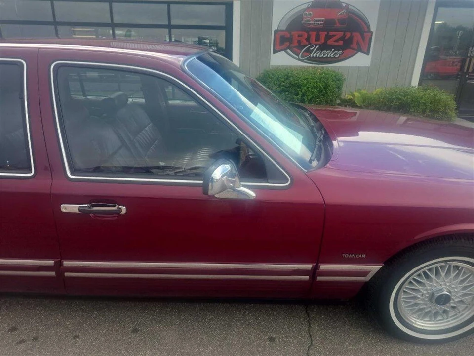 1993 Lincoln Town Car - Image 7 of 31