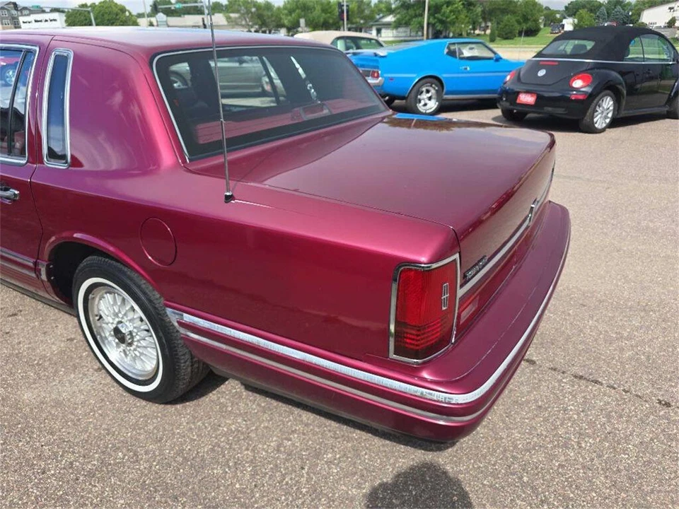 1993 Lincoln Town Car - Image 15 of 31