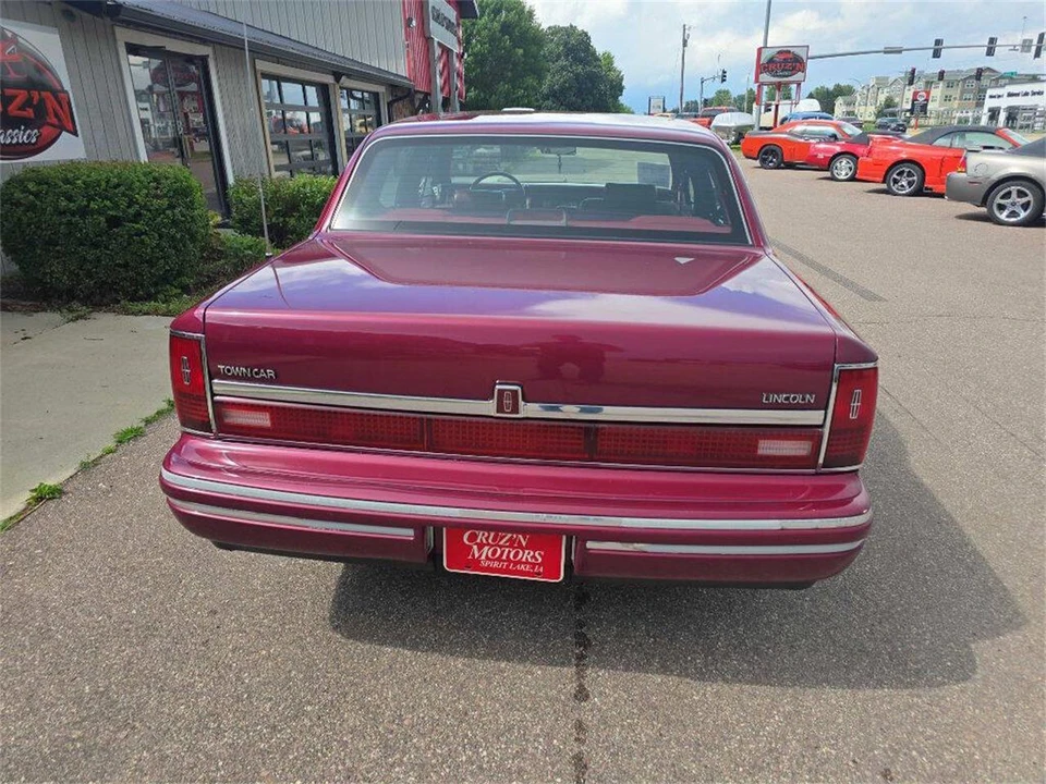 1993 Lincoln Town Car - Image 13 of 31