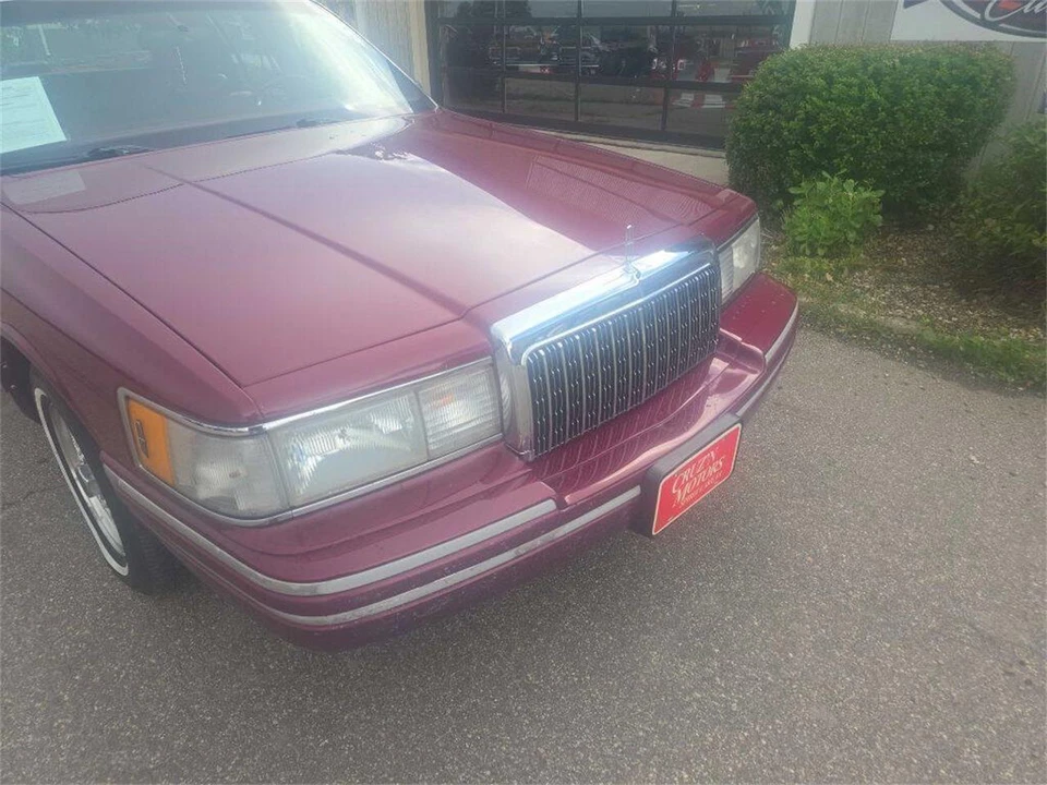 1993 Lincoln Town Car - Image 5 of 31