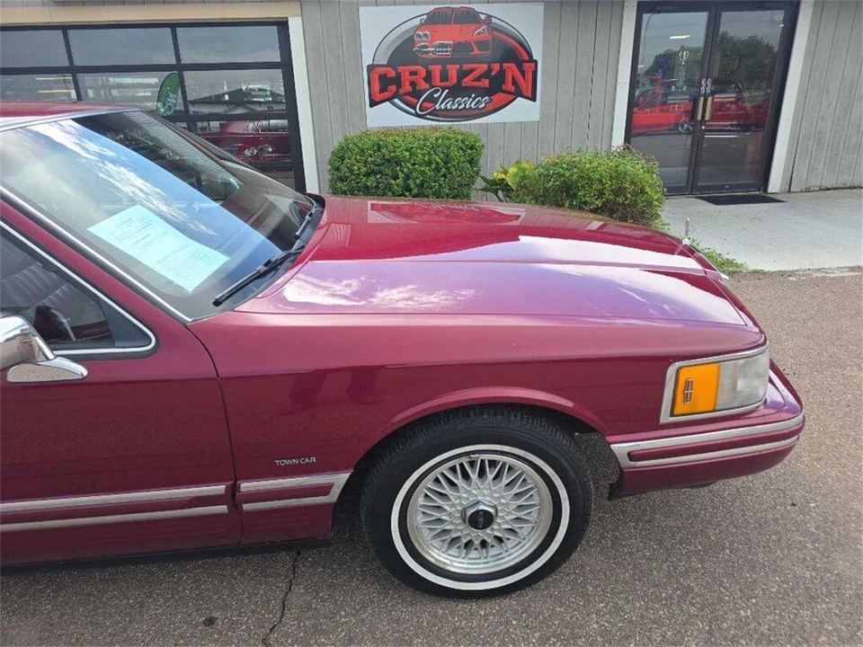 1993 Lincoln Town Car - Image 3 of 31