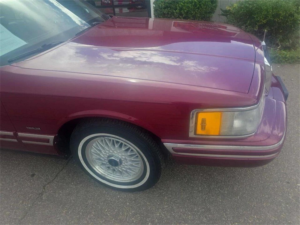 1993 Lincoln Town Car - Image 6 of 31