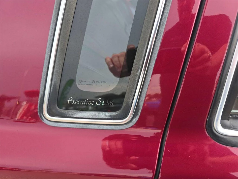 1993 Lincoln Town Car - Image 10 of 31