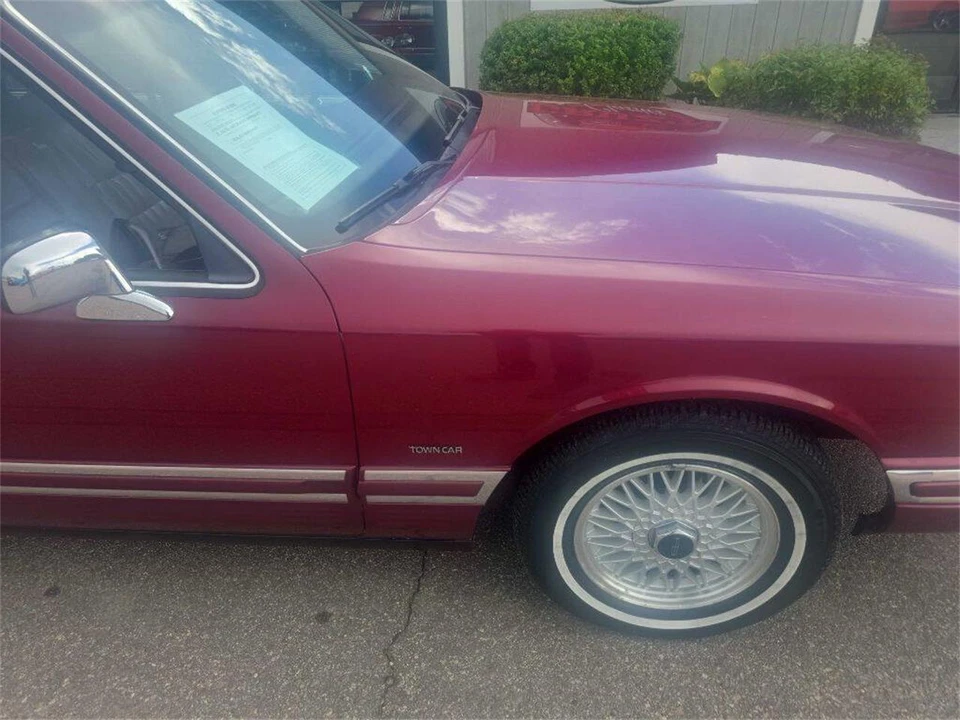 1993 Lincoln Town Car - Image 4 of 31