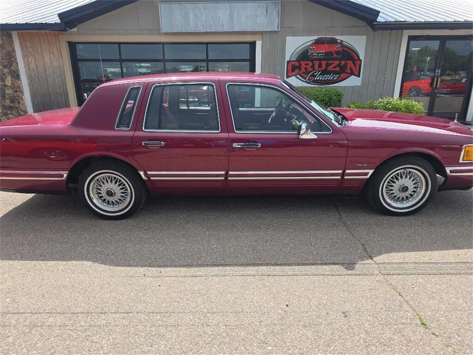 1993 Lincoln Town Car - Image 30 of 31