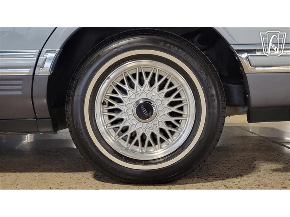 1993 Lincoln Town Car - Image 6 of 31