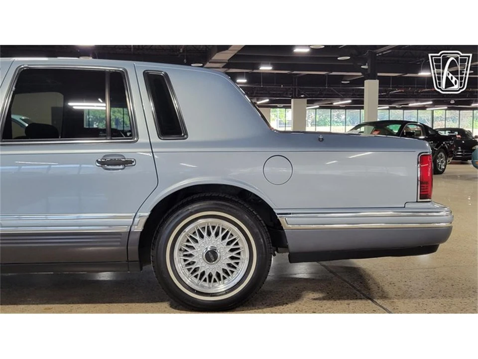 1993 Lincoln Town Car - Image 26 of 31