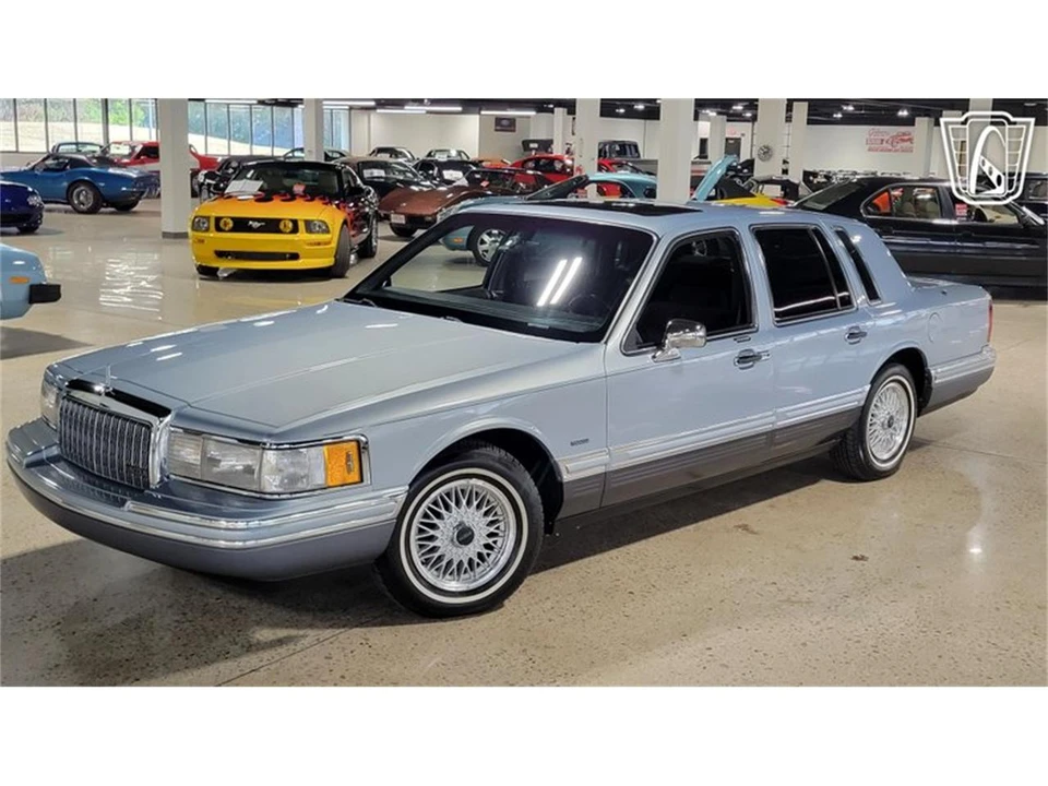 1993 Lincoln Town Car - Image 21 of 31