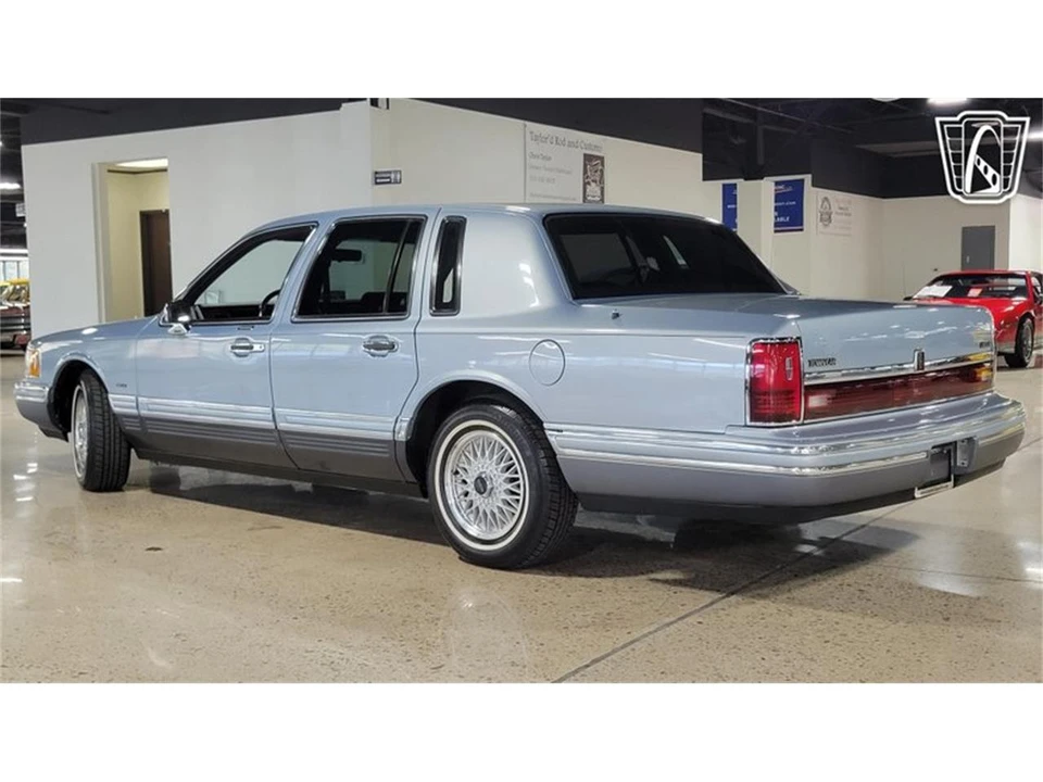 1993 Lincoln Town Car - Image 27 of 31