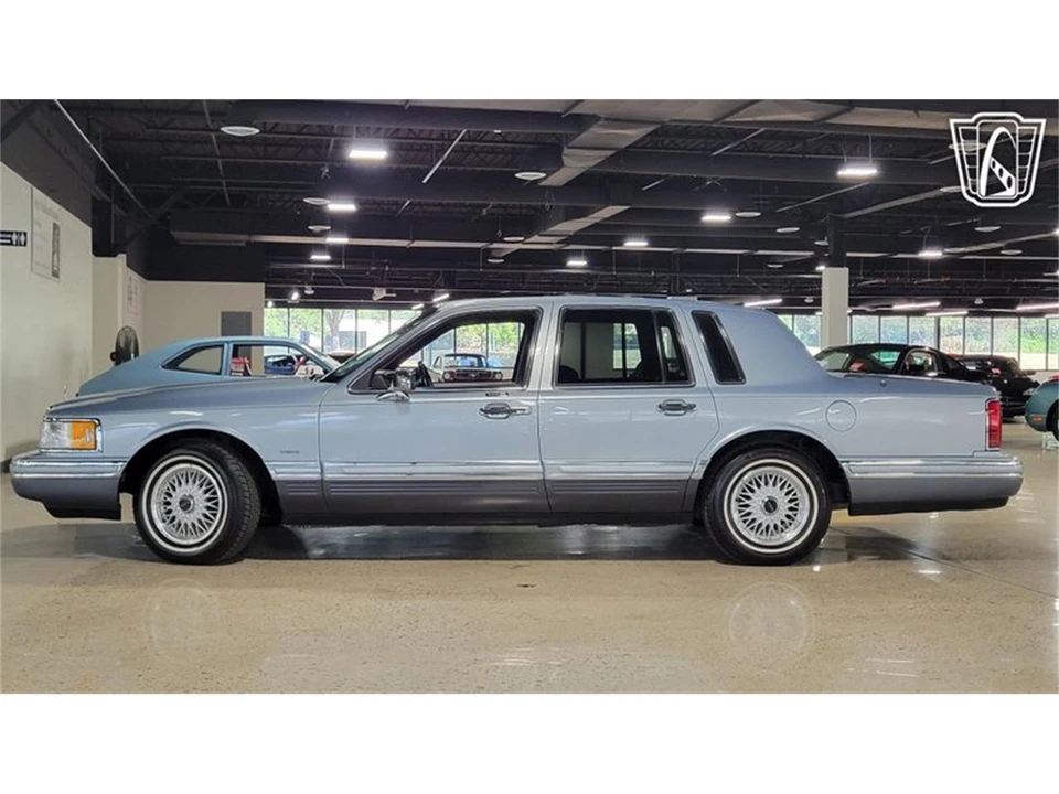 1993 Lincoln Town Car - Image 22 of 31