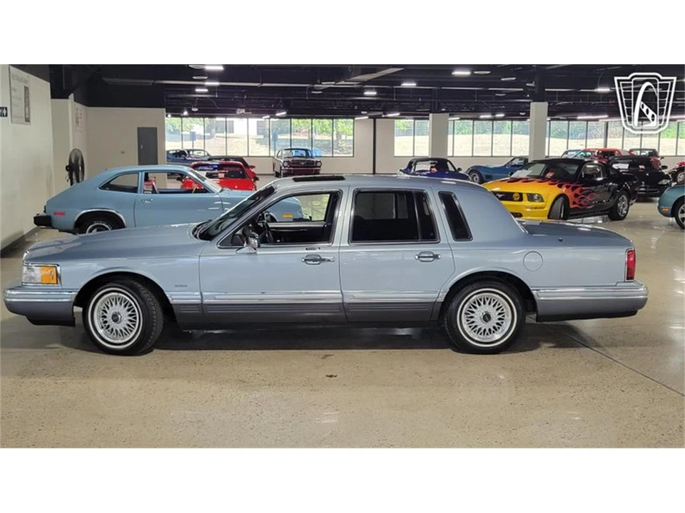 1993 Lincoln Town Car - Image 23 of 31
