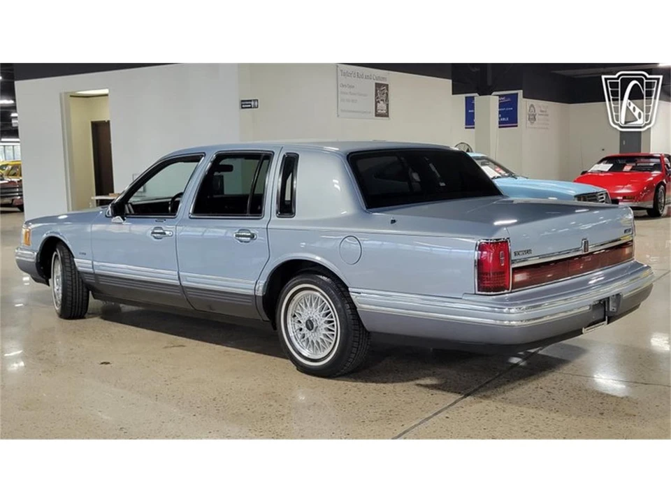 1993 Lincoln Town Car - Image 28 of 31