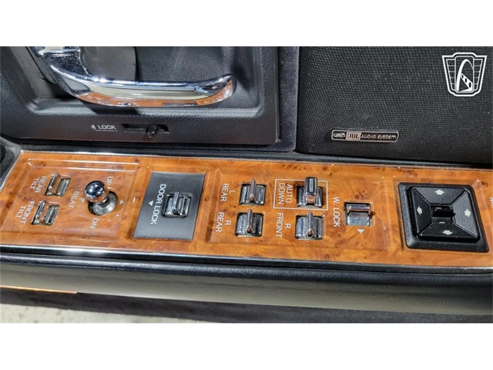 1993 Lincoln Town Car - Image 18 of 31