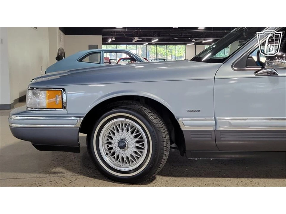 1993 Lincoln Town Car - Image 24 of 31