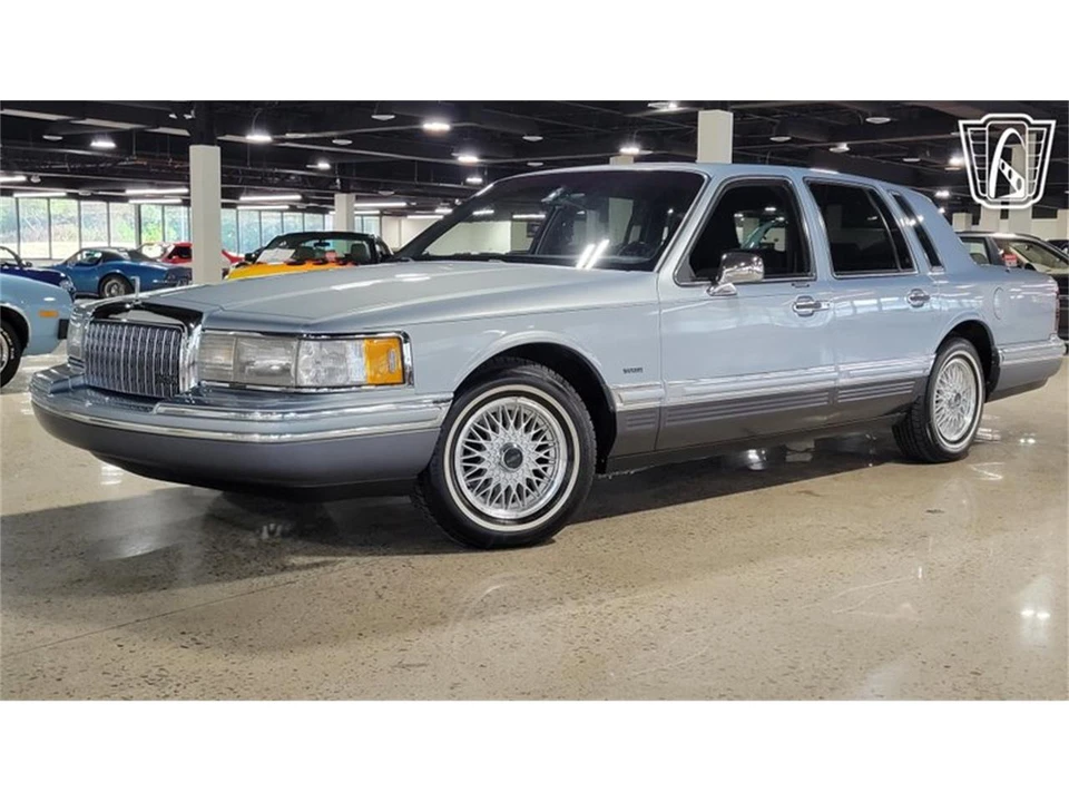 1993 Lincoln Town Car - Image 19 of 31