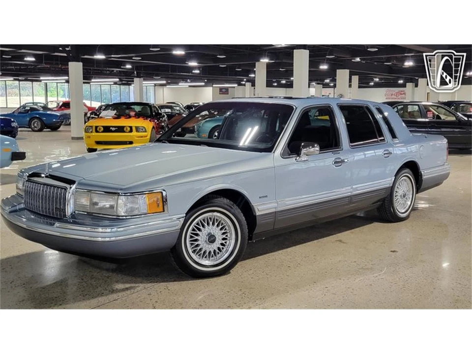 1993 Lincoln Town Car - Image 20 of 31