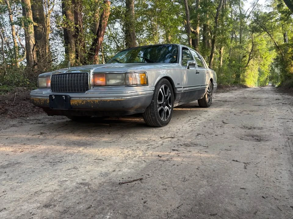 1993 Lincoln Town Car - Image 2 of 12