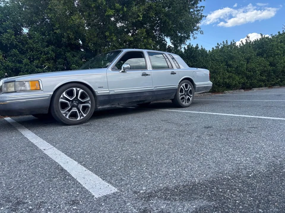 1993 Lincoln Town Car - Image 3 of 12