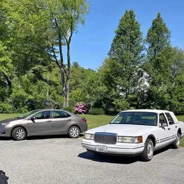 1993 Lincoln Town Car Signature Limited Sedan 4D