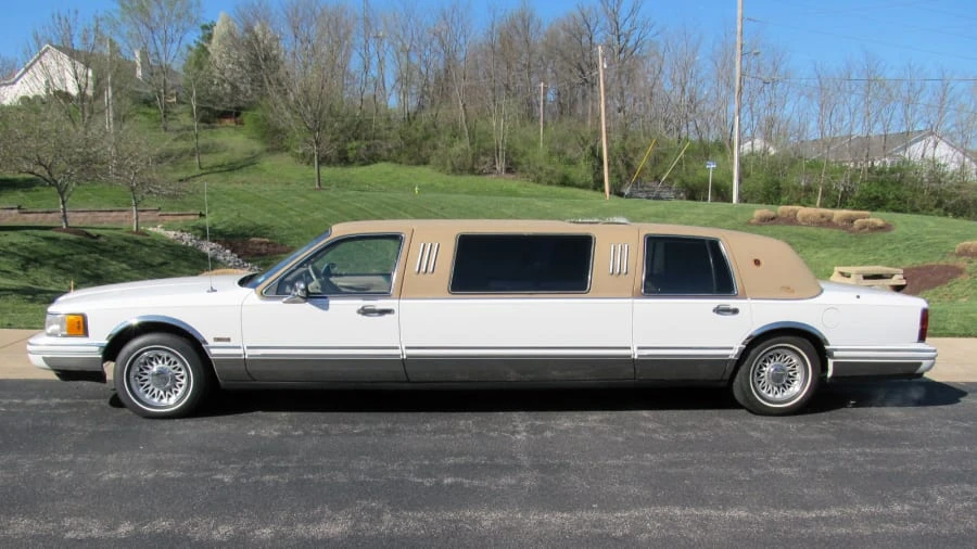 1993 Lincoln Town Car - Image 2 of 9