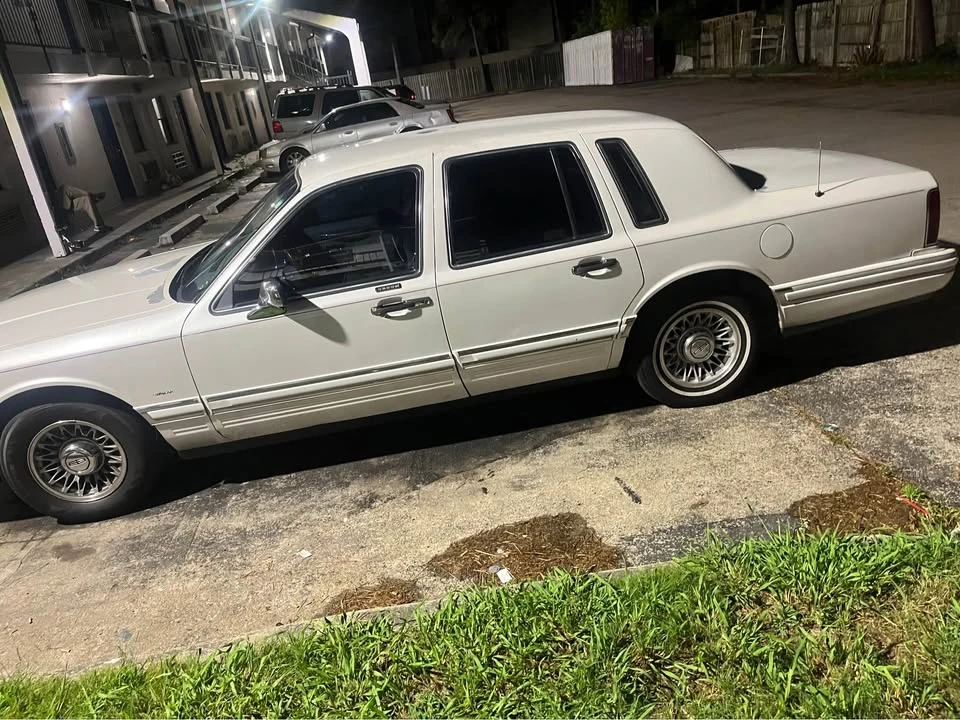 1993 Lincoln Town Car - Image 3 of 4
